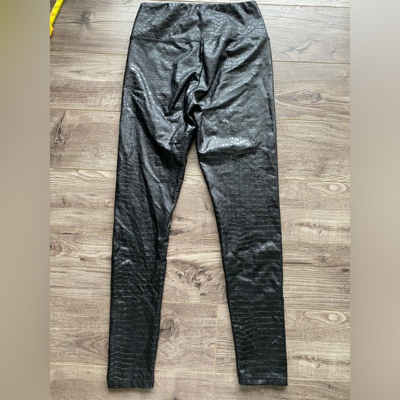 7 For All Mankind Faux Leather Croc Embossed Leggings - Picture 5 of 10